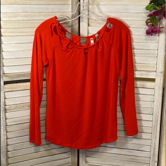 Women’s Fabletics Orange Long Sleeve Top - Picture 2 of 8